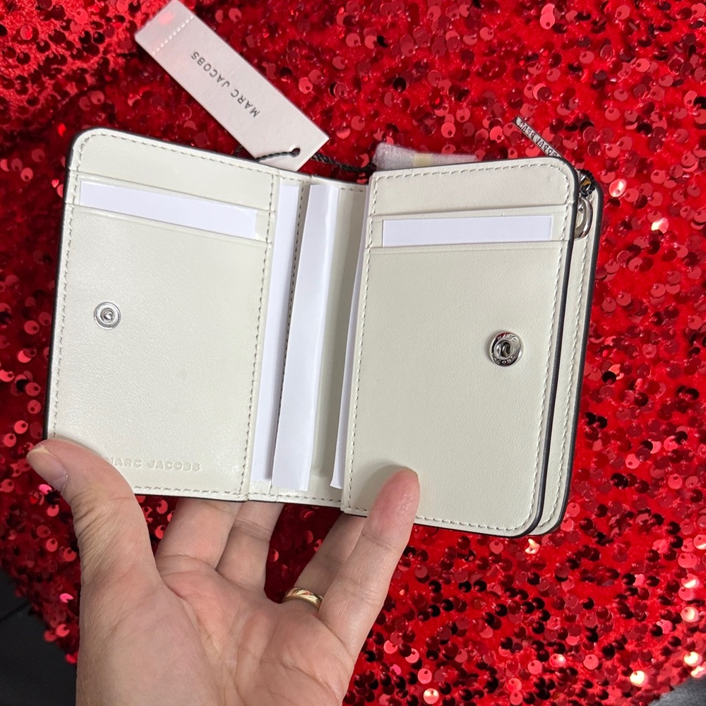NWT Marc Jacobs Wallet with Silver Accents - Picture 5 of 12